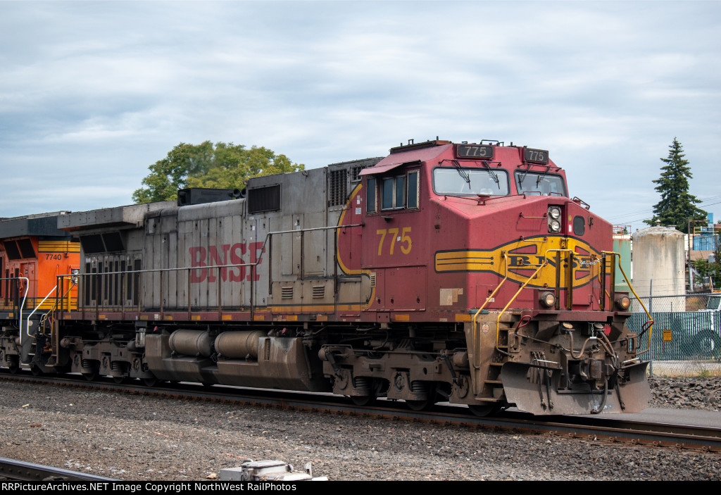 BNSF 775